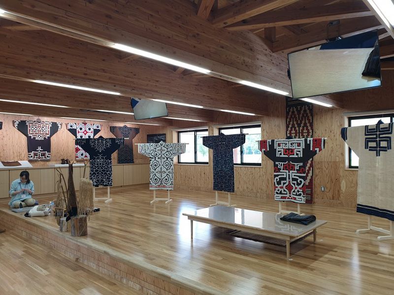 nơi trưng bày trang phục Ainu